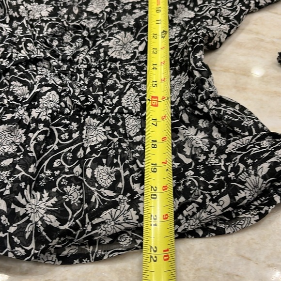 NEW Old Navy | Long-Sleeved‎ V-Neck Smocked Floral Print Blouse | Black | Medium - Picture 7 of 14